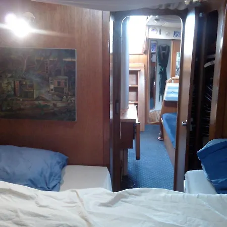 12 M Sailboat For Rent In On Dock Port Canto Hotel en barco Cannes