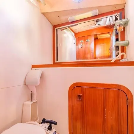 Hotel en barco 12 M Sailboat For Rent In On Dock Port Canto