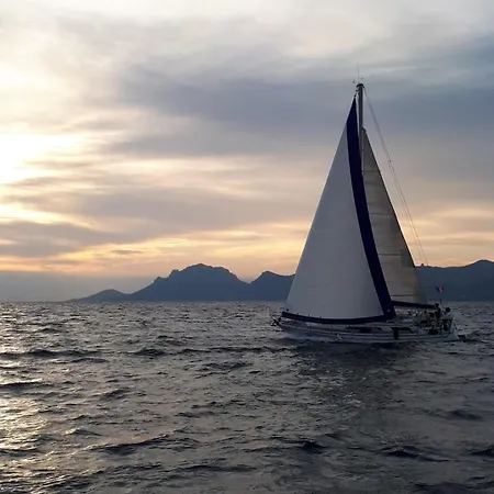 Hotel en barco 12 M Sailboat For Rent In On Dock Port Canto Cannes