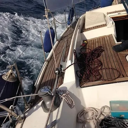 Hotel en barco 12 M Sailboat For Rent In On Dock Port Canto *